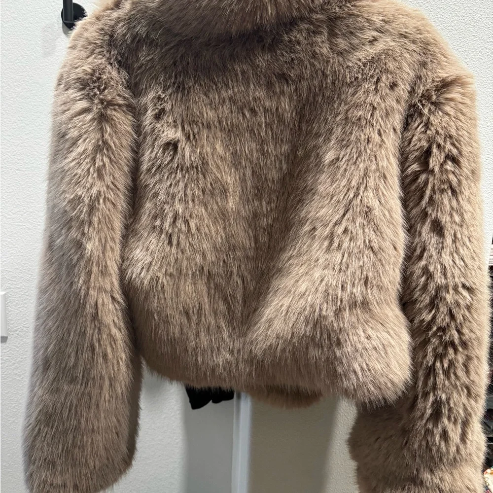 ALO Opulent Faux Fur Cropped Jacket - Picture 10 of 14